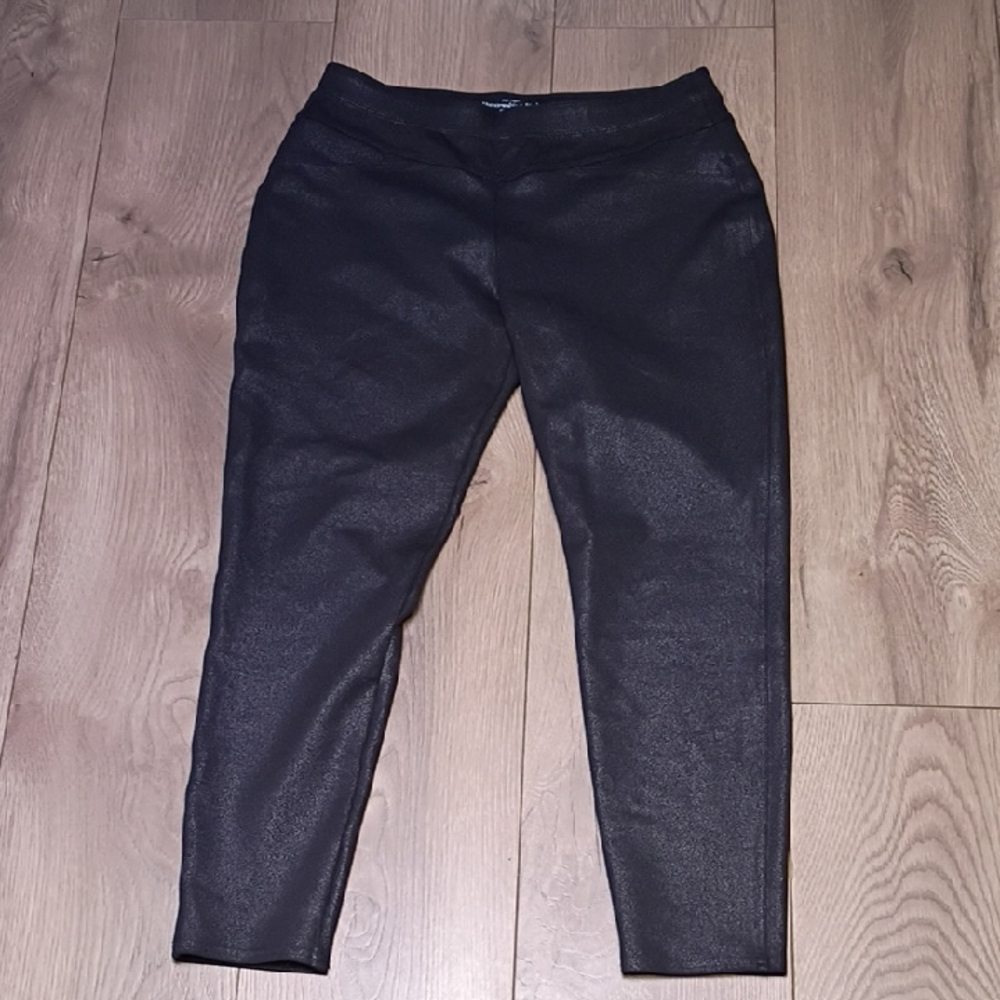 Abercrombie &‎ Fitch Shimmering Black Cropped Pants